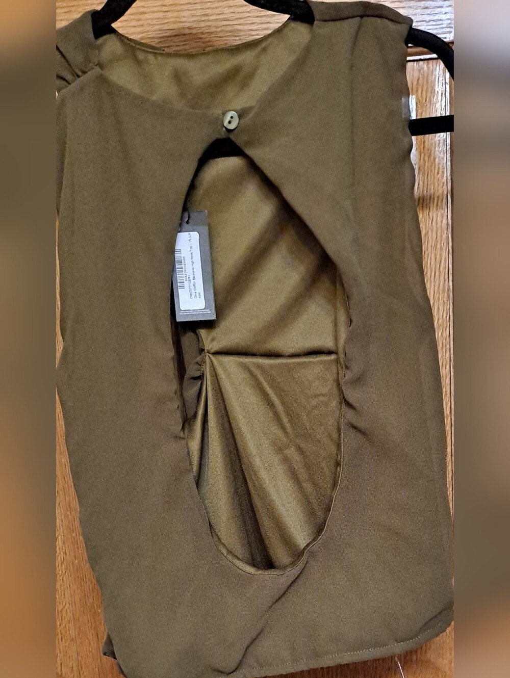 NWT PrettyLittleThing Olive Green Chiffon Cut Out Top - Picture 6 of 7